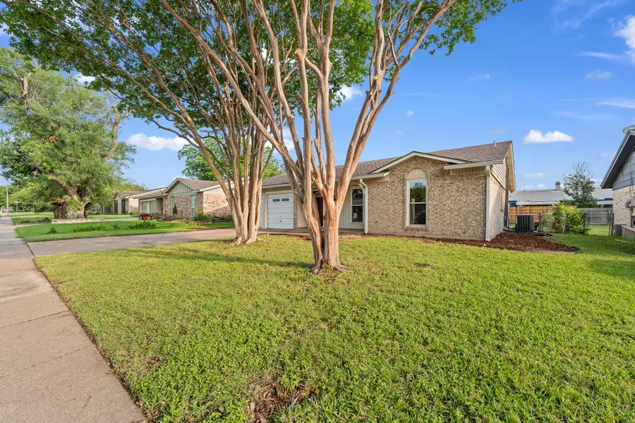 1013 Waverly Drive, Arlington, TX 76015 - #2