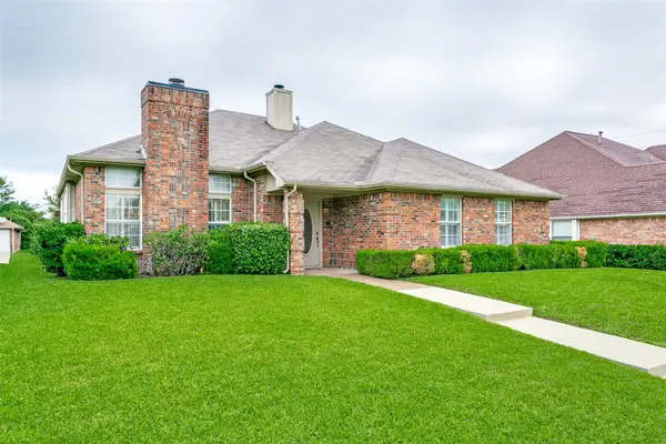 2045 Larkspur Drive, Carrollton, TX 75010