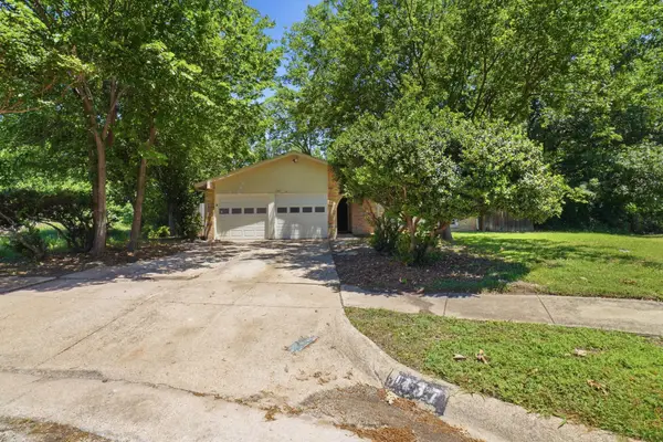1137 Meadow Creek Court, Lancaster, TX 75146