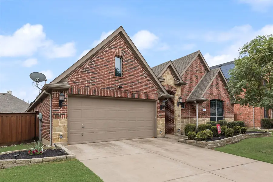 2723 Ponce De Leon, Grand Prairie, TX 75054 - #2