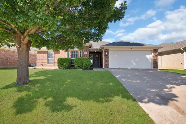 717 Ridgehill Drive, Burleson, TX 76028