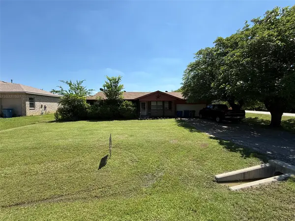 300 Linda Street, Roanoke, TX 76262