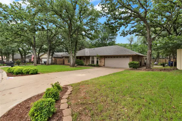 1104 Wood Ridge Drive, Azle, TX 76020