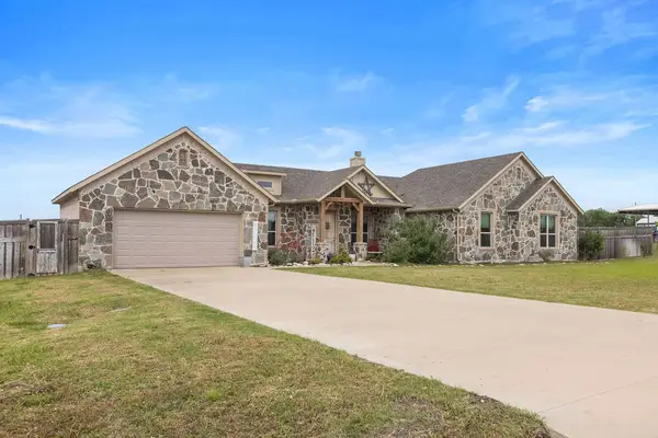 300 Delatorre Street, Trenton, TX 75490