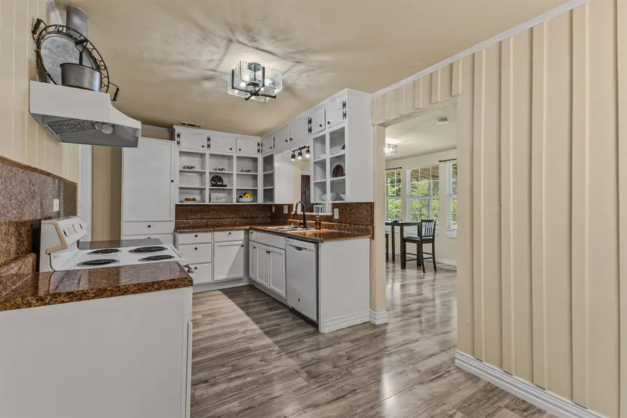 915 N Virginia Street, Terrell, TX 75160 - #3