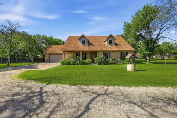 108 S Walnut Street, Roanoke, TX 76262