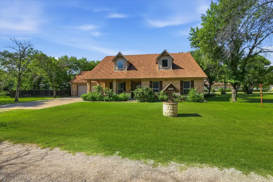 108 S Walnut Street, Roanoke, TX 76262 - #2