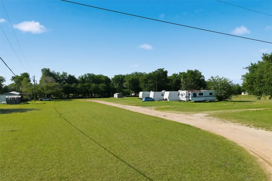 154 Franks Villa, Bruceville, TX 76630 - #2