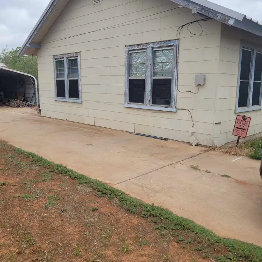 711 E Oklahoma Avenue, Sweetwater, TX 79556 - #2
