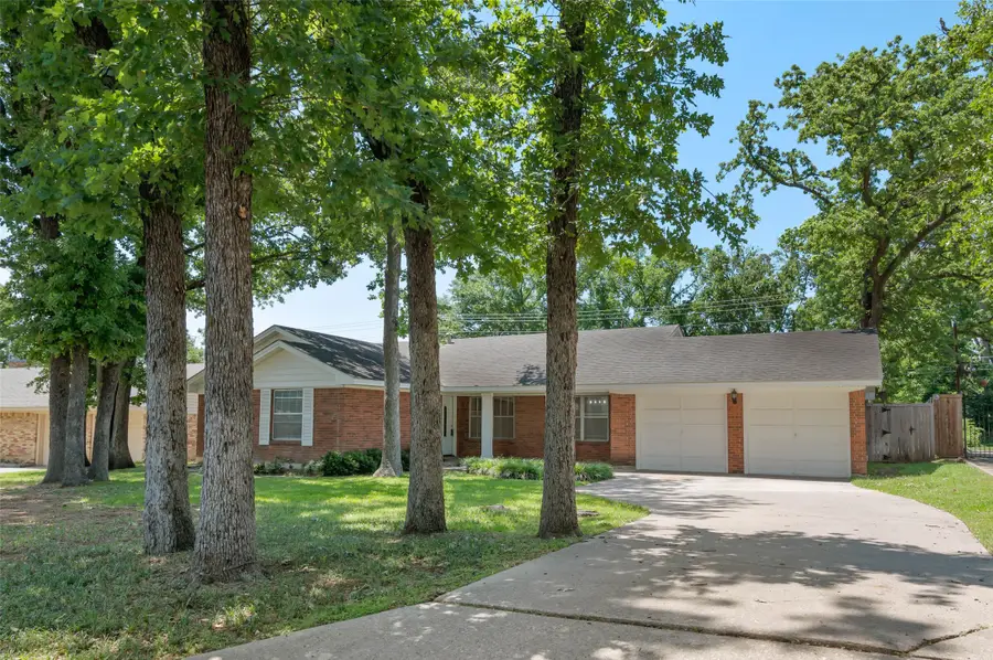 2202 Foxcroft Circle, Denton, TX 76209 - #2