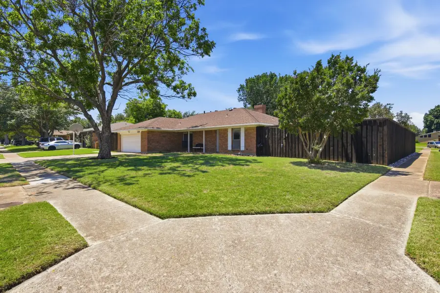 1211 Meadowview Drive, Euless, TX 76039 - #3