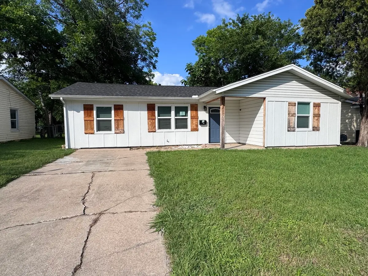 520 King Street, Burleson, TX 76028 - #1