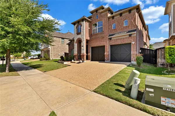 925 Nathanael Greene Court, Aubrey, TX 76227