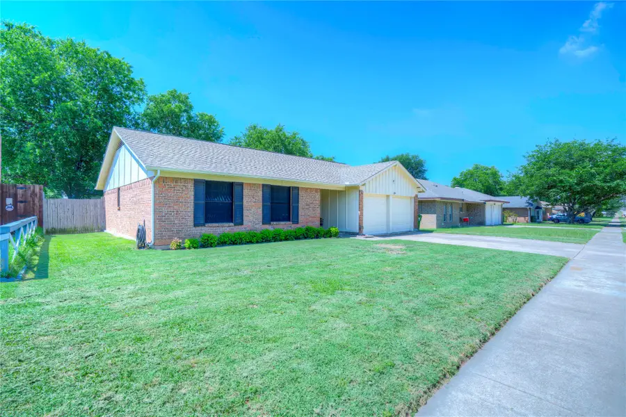 6028 Ridgecrest Drive, Watauga, TX 76148 - #2