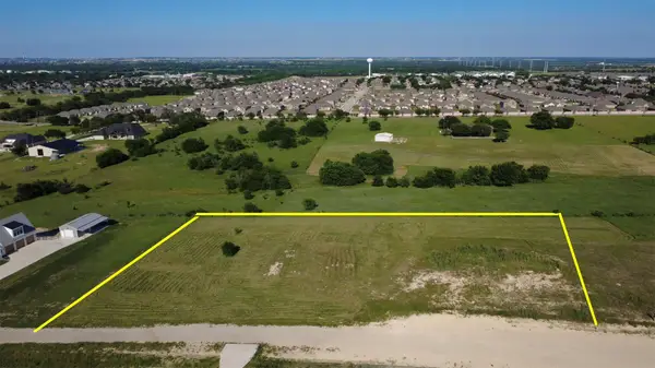 720 Hummingbird Lane, Justin, TX 76247