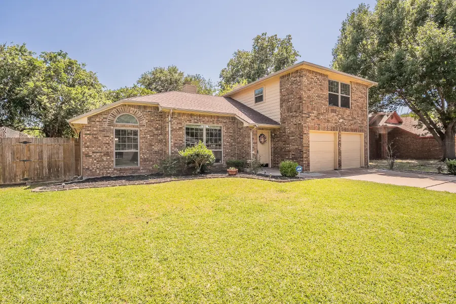 829 Brentwood Drive, Grand Prairie, TX 75052 - #2