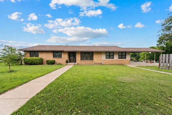 608 W Spring Street, West, TX 76691
