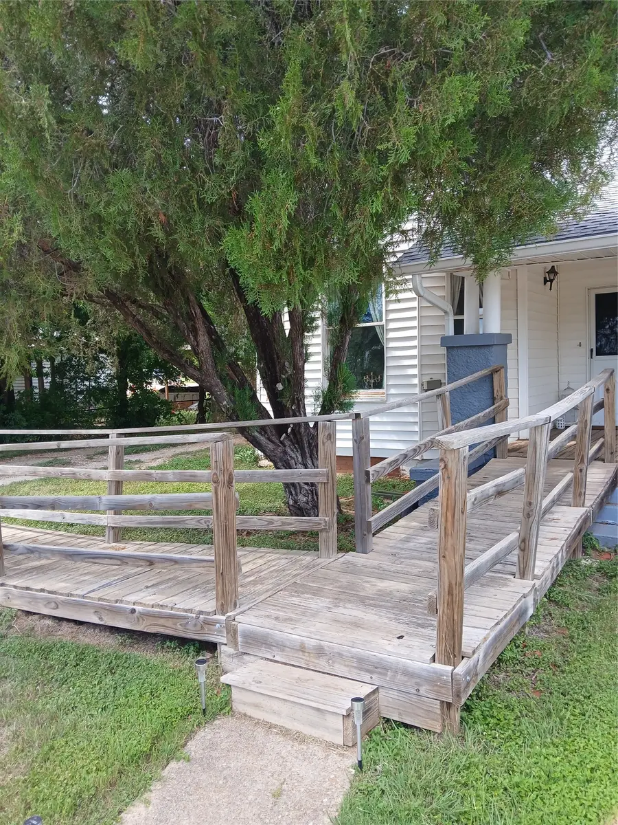 916 Austin Street, Coleman, TX 76834 - #2