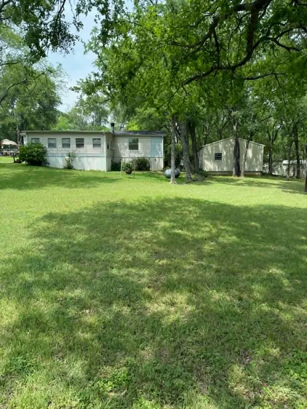 220 Hollyglen Street, Gun Barrel City, TX 75156