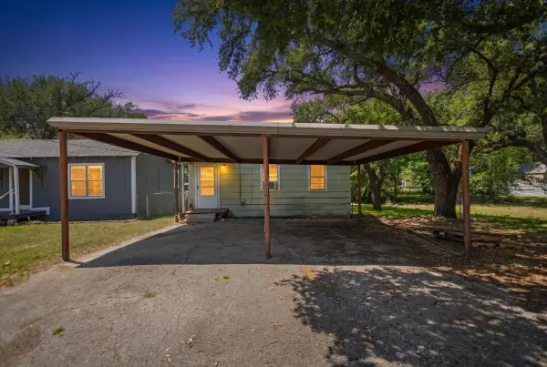249-253 N Pecan Street, Van, TX 75790