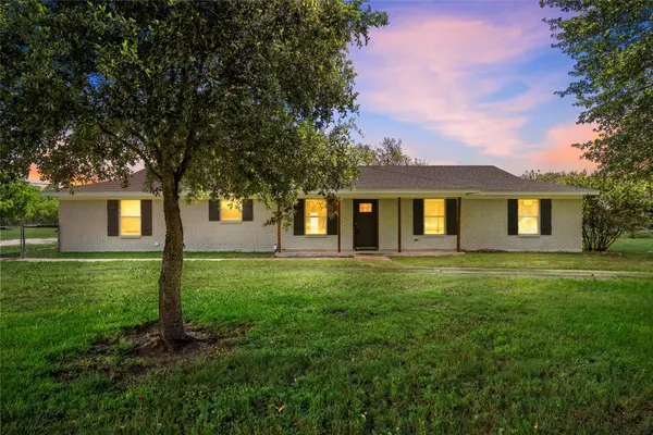 154 Longhorn Parkway, Axtell, TX 76624