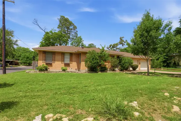 2703 Robinwood Lane, Denton, TX 76209