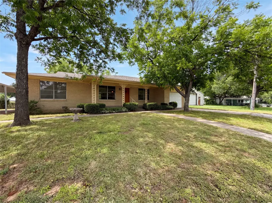 205 W Decatur Street, Chico, TX 76431 - #2