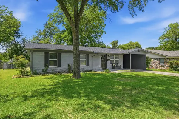 109 N Hickory Avenue, Denison, TX 75020