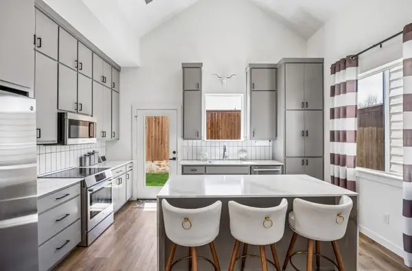 1313 Tillery Court, Grapevine, TX 76051