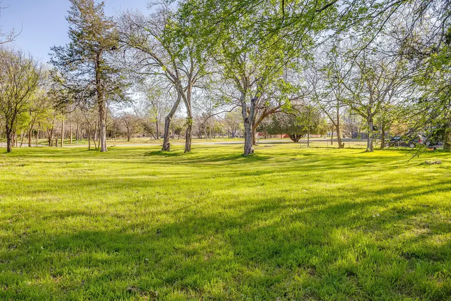 418 E First Street, Weatherford, TX 76086 - #2