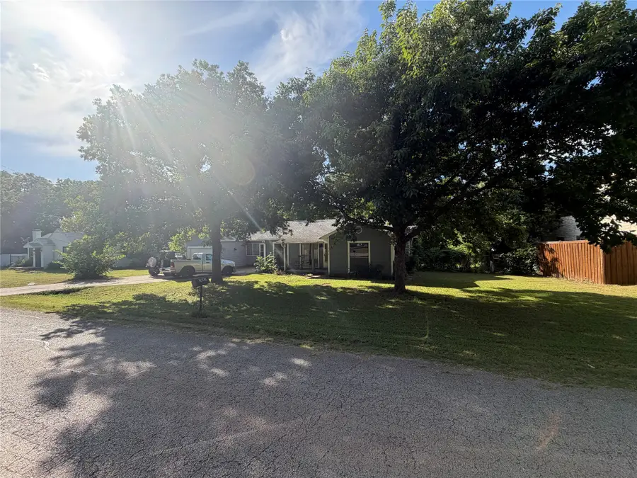 203 E Dallas Street, Hutchins, TX 75141 - #2