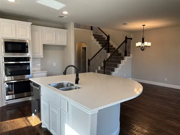 609 Red Maple Road, Waxahachie, TX 75165
