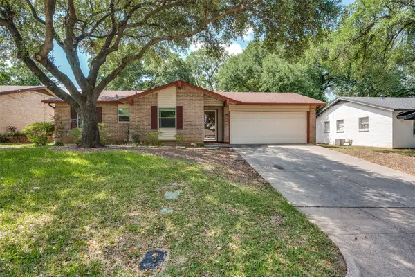 801 Brownstone Street, Euless, TX 76039