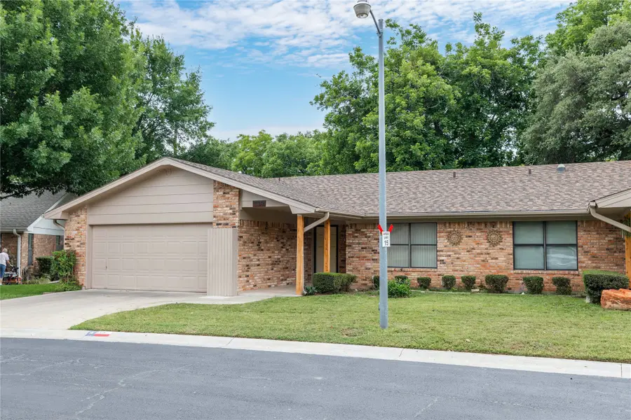 115 Azalea Drive, Brownwood, TX 76801 - #2