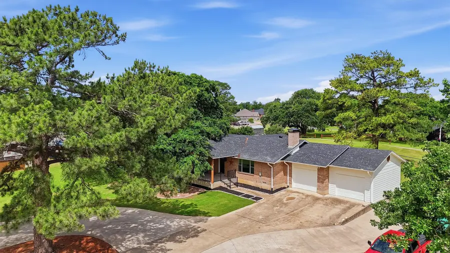 104 Kiowa Drive W, Lake Kiowa, TX 76240 - #3