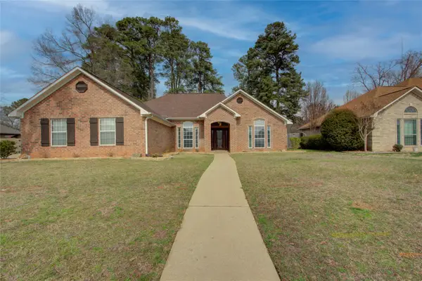 122 Corley Circle, Wake Village, TX 75501