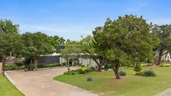 5007 Comanche Drive, De Cordova, TX 76049