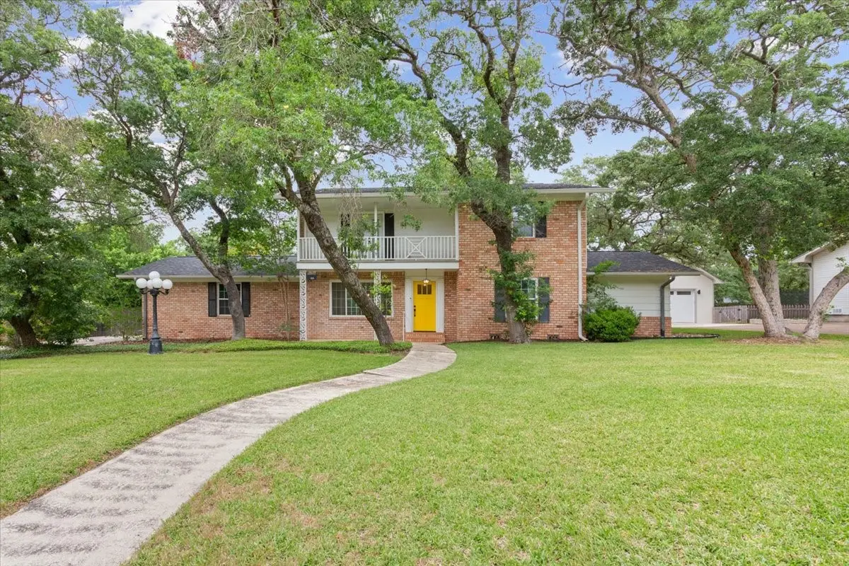 425 White Hall Road, Woodway, TX 76712 - #1