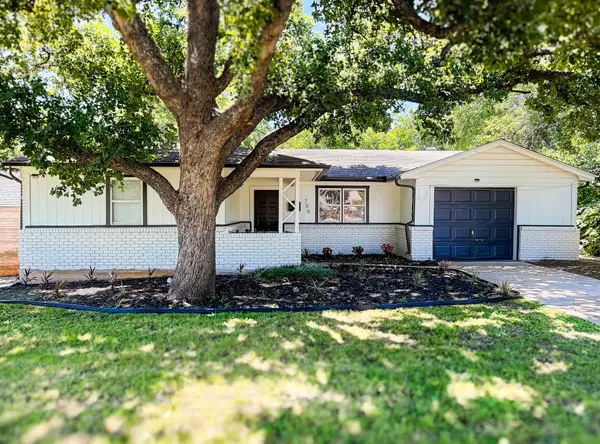 706 Henslee Drive, Euless, TX 76040