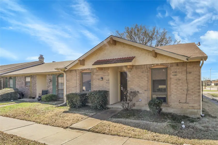 44 E Mountain Creek Drive, Grand Prairie, TX 75052 - #2
