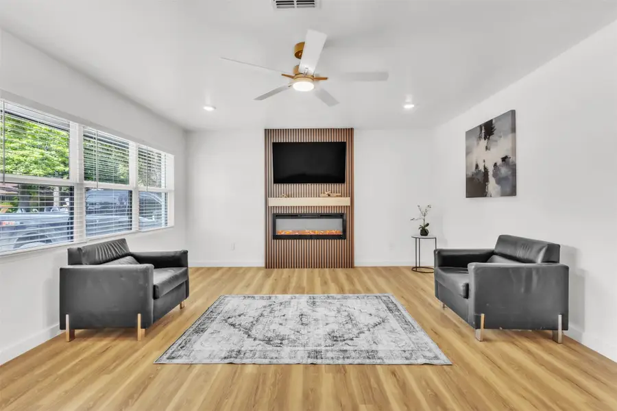 203 E 7th Street, Irving, TX 75060 - #3