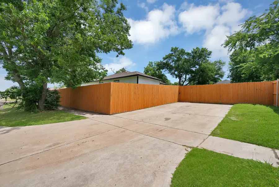 3206 Roberts Street, Greenville, TX 75401 - #2