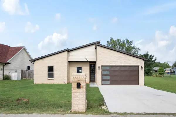 228 E Windjammer Road, Gun Barrel City, TX 75156