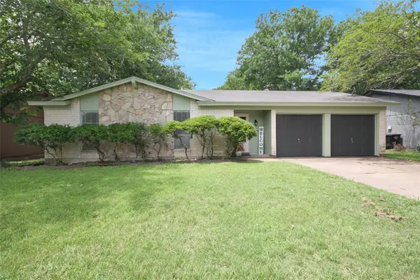 703 N Douglas Avenue, Cleburne, TX 76033