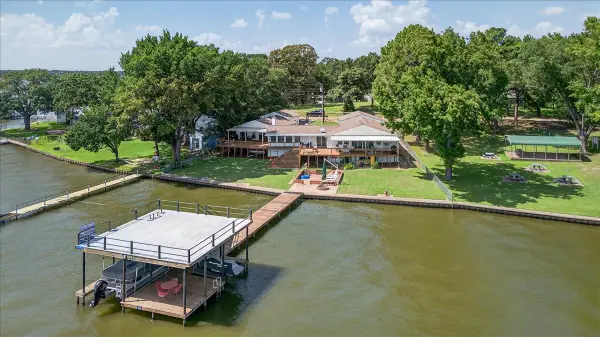 105 Bluewater Circle, Mabank, TX 75156