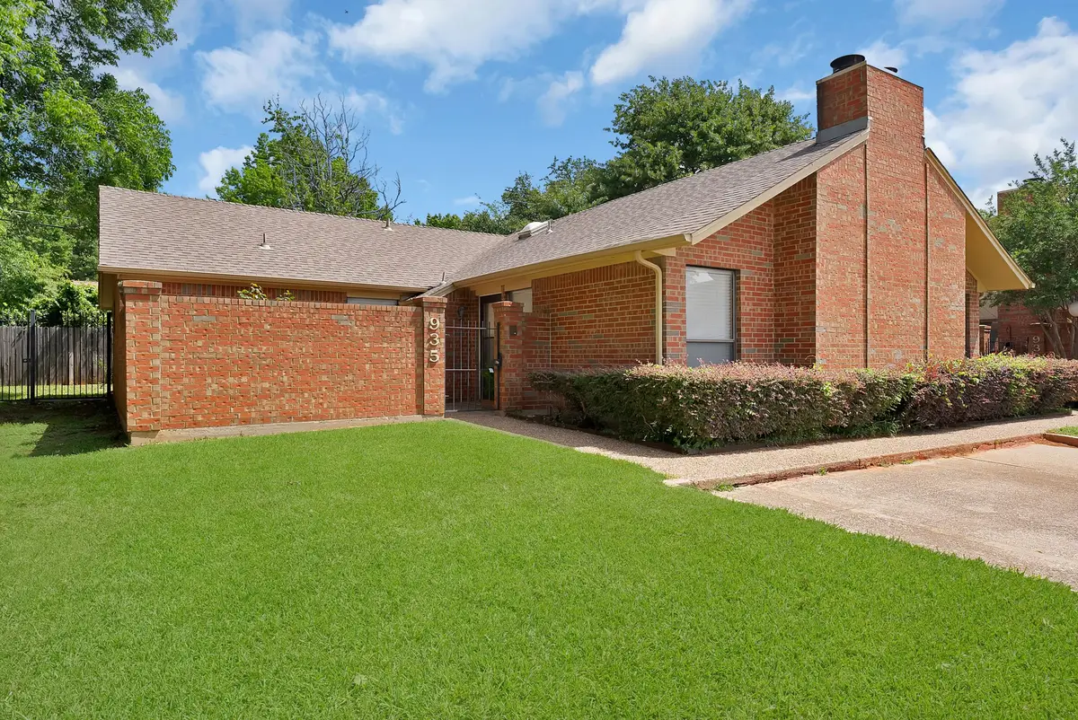 935 Cedarland Boulevard, Arlington, TX 76011 - #1