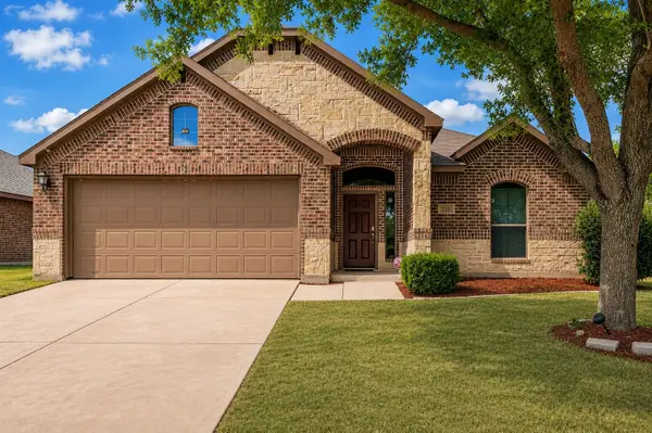 200 Chimney Rock Drive, Waxahachie, TX 75167