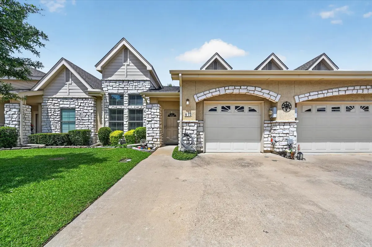 815 Earhart Avenue, Grand Prairie, TX 75051 - #1
