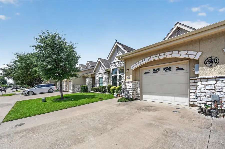 815 Earhart Avenue, Grand Prairie, TX 75051 - #2
