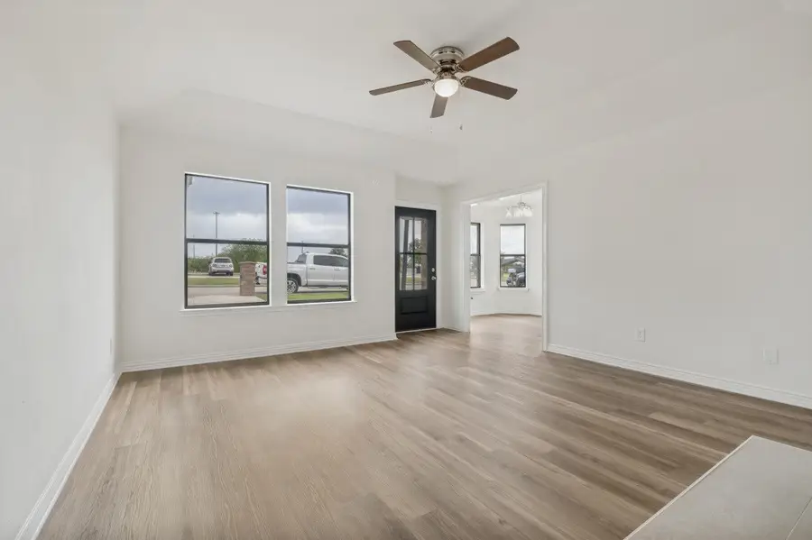 1905 Lakeview Drive, Grand Prairie, TX 75051 - #3